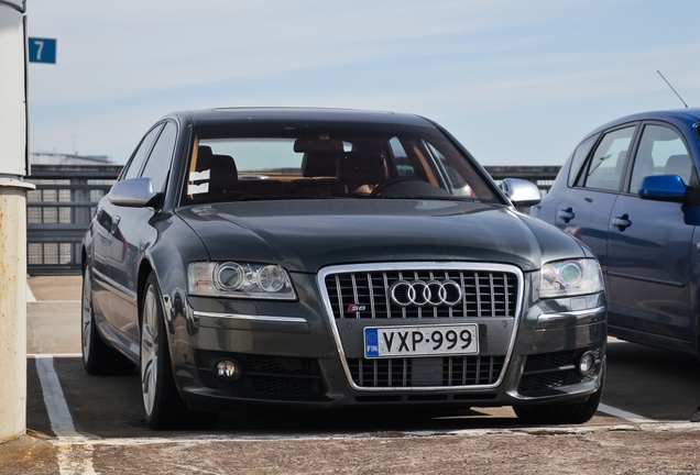 Audi S8 D3