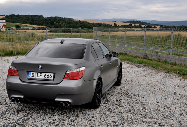 BMW M5 E60 2005