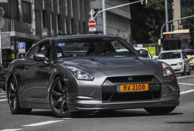 Nissan GT-R