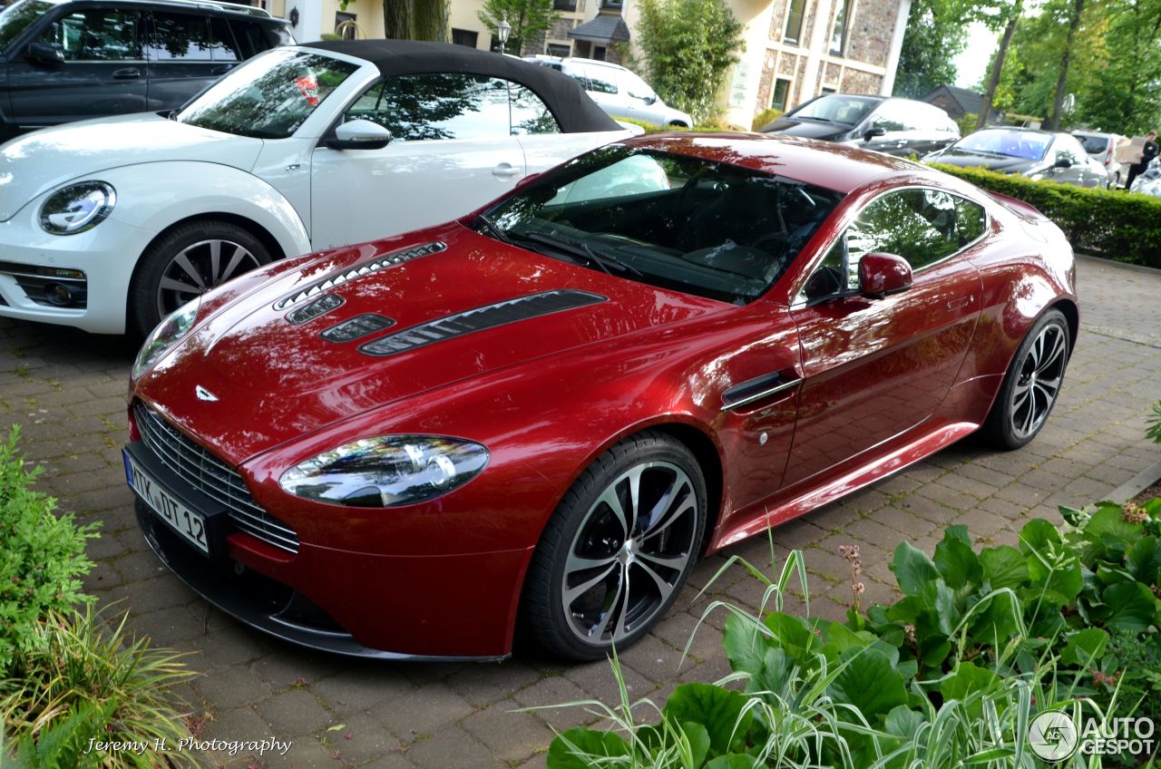 Aston Martin V12 Vantage