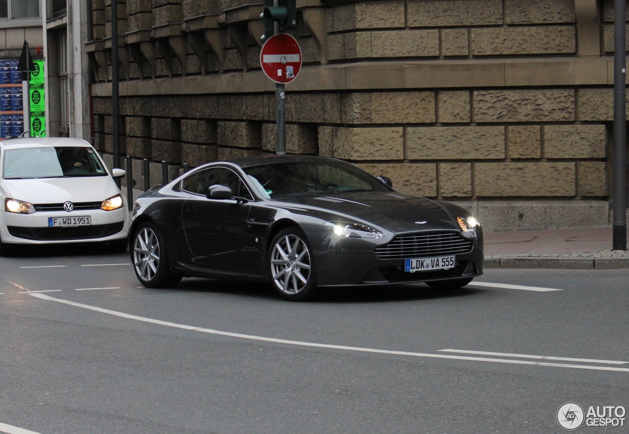 Aston Martin V8 Vantage 2012