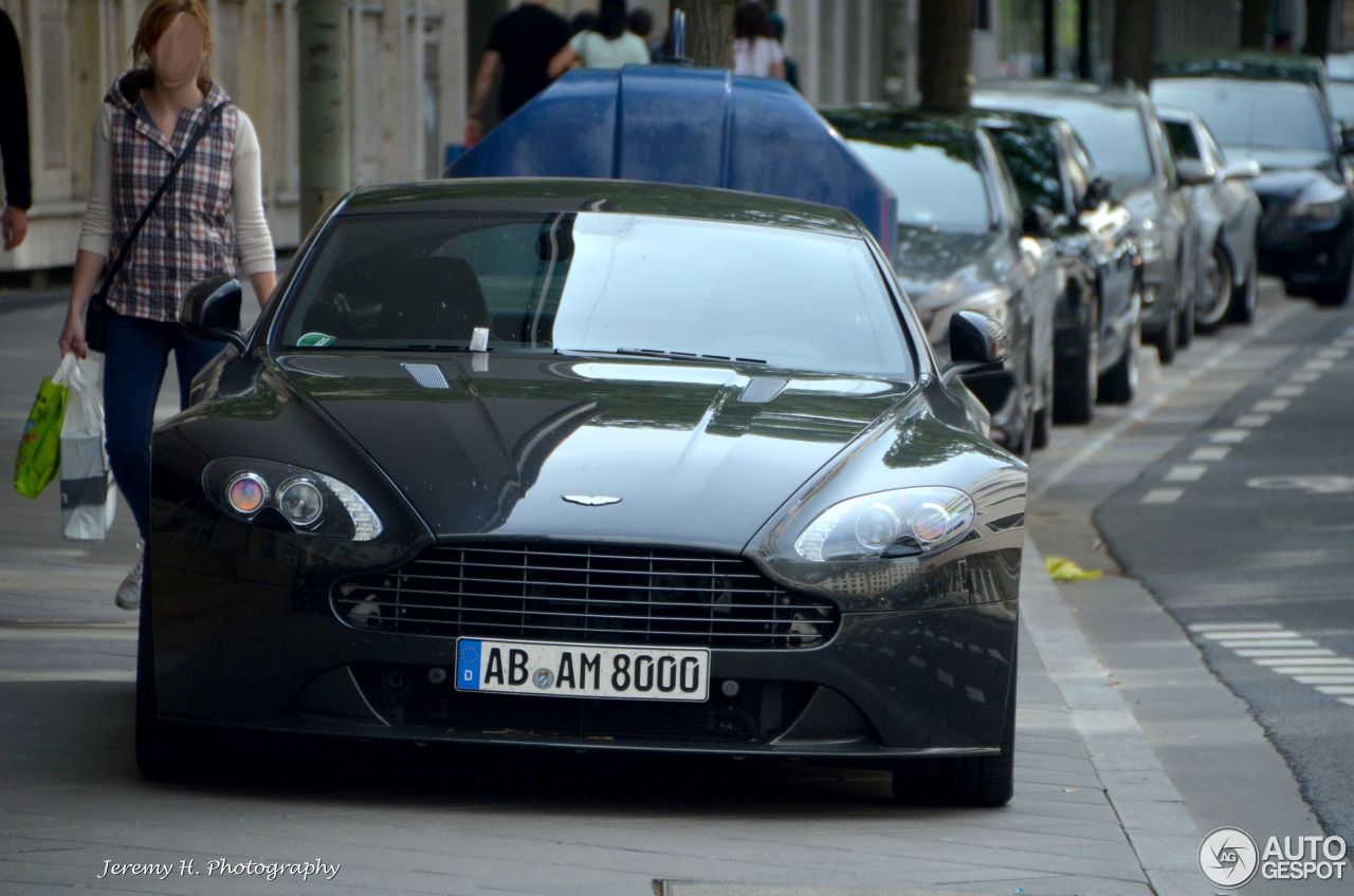 Aston Martin V8 Vantage S