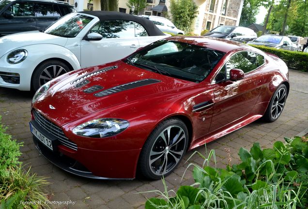 Aston Martin V12 Vantage