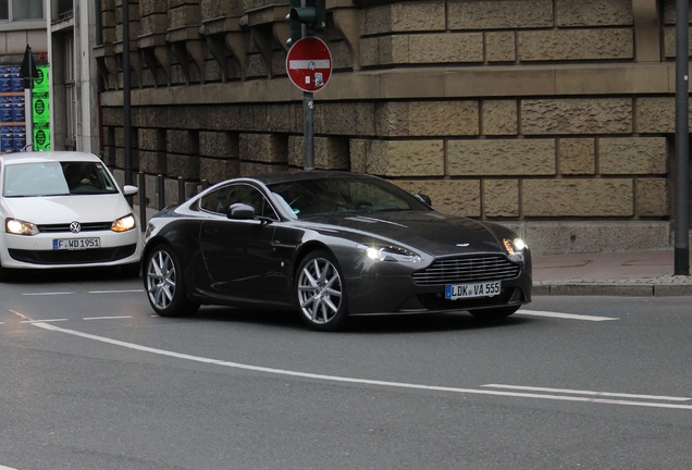 Aston Martin V8 Vantage 2012