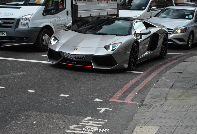 Lamborghini Aventador LP700-4 Roadster