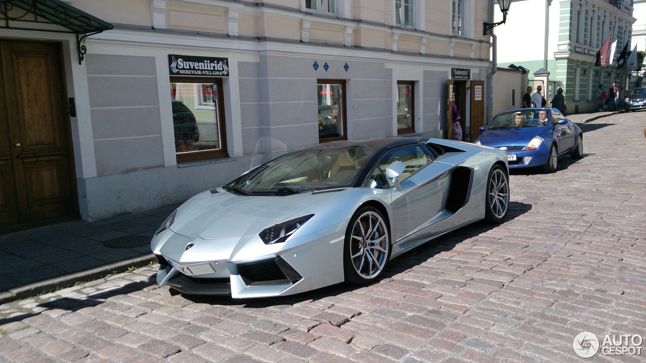 Lamborghini Aventador LP700-4 Roadster