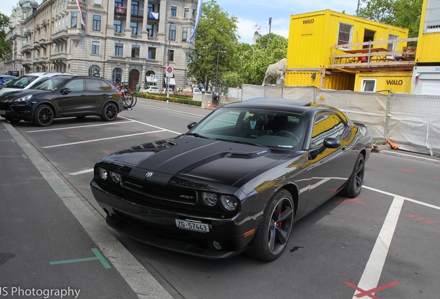 Dodge Challenger SRT-8