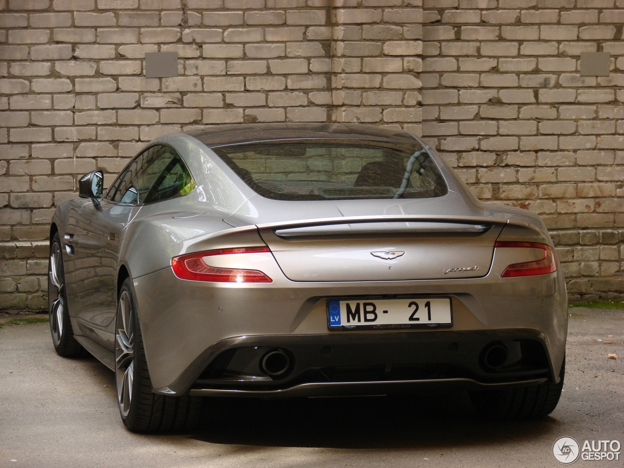 Aston Martin Vanquish 2013