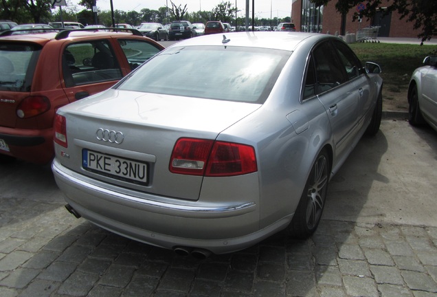 Audi S8 D3