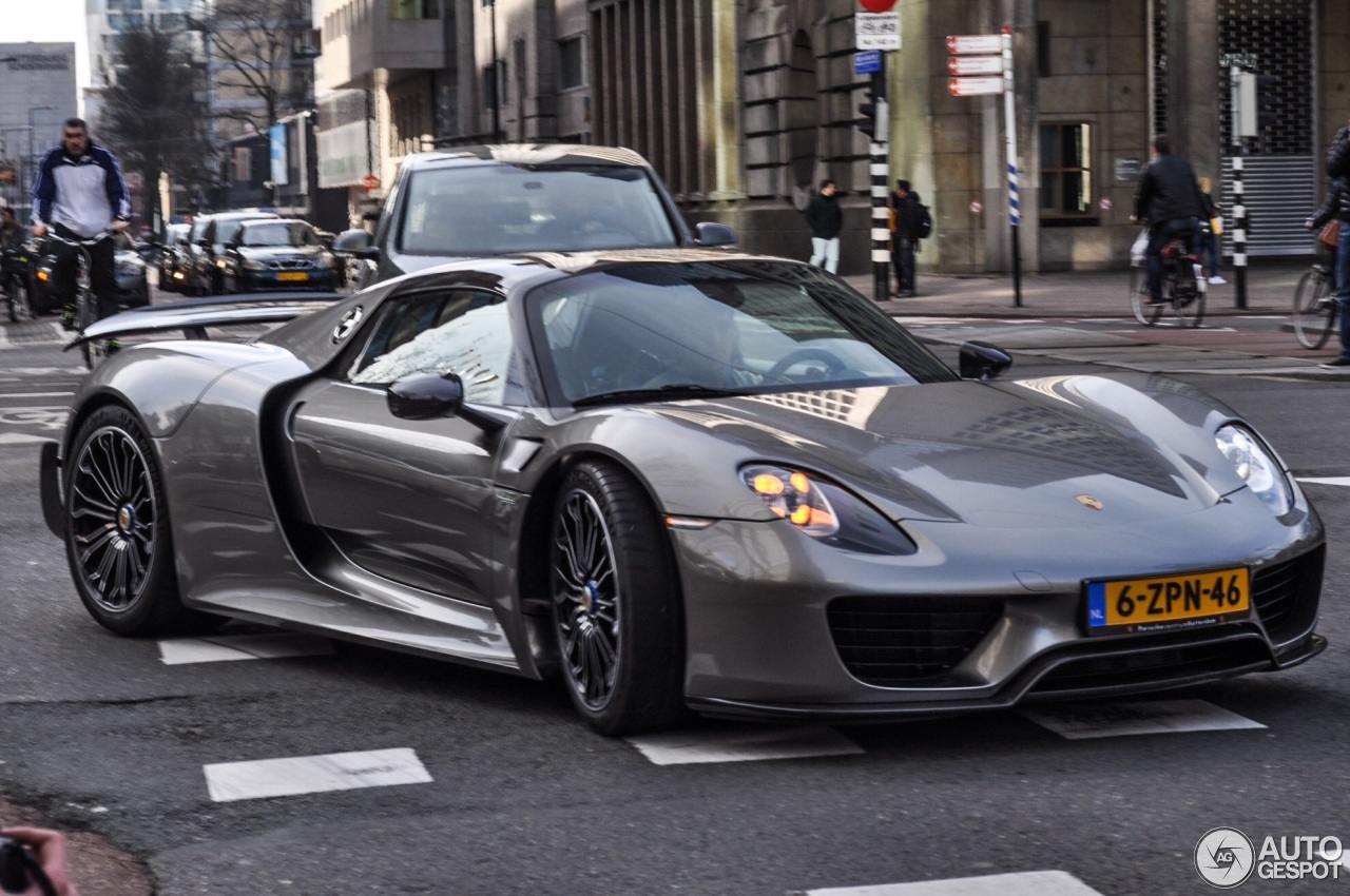 Porsche 918 Spyder Weissach Package