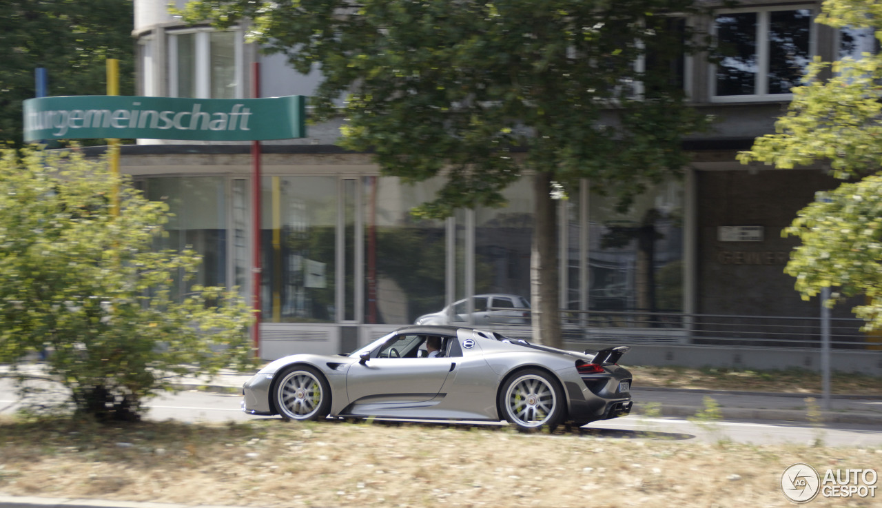 Porsche 918 Spyder Weissach Package