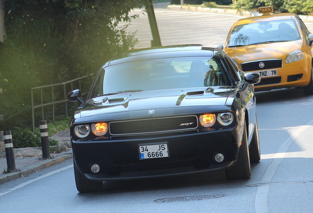 Dodge Challenger SRT-8