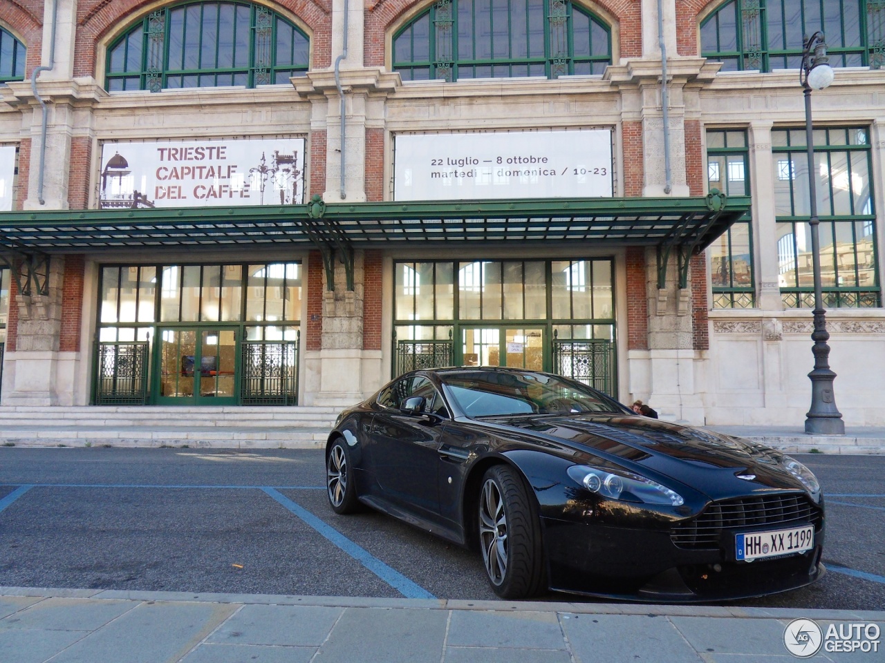 Aston Martin V12 Vantage