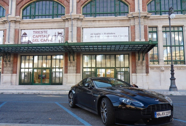 Aston Martin V12 Vantage