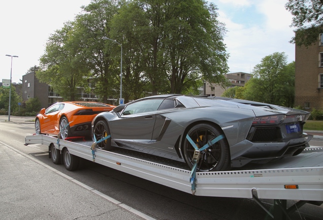 Lamborghini Aventador LP700-4 Roadster