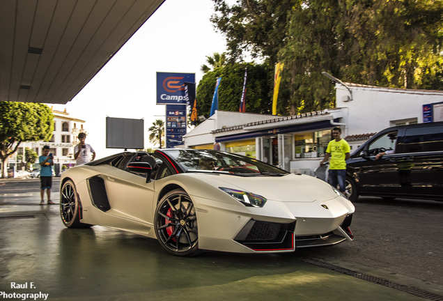 Lamborghini Aventador LP700-4 Roadster Pirelli Edition