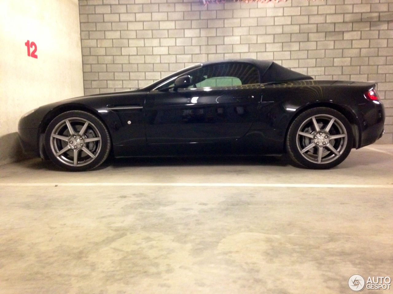 Aston Martin V8 Vantage Roadster