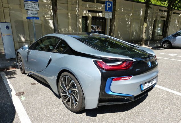 BMW i8