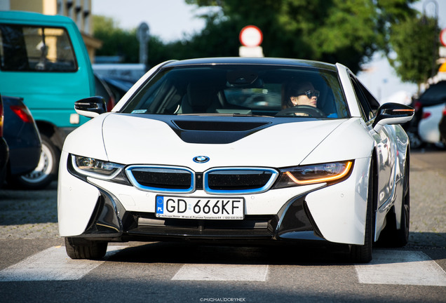 BMW i8