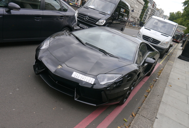 Lamborghini Aventador LP700-4