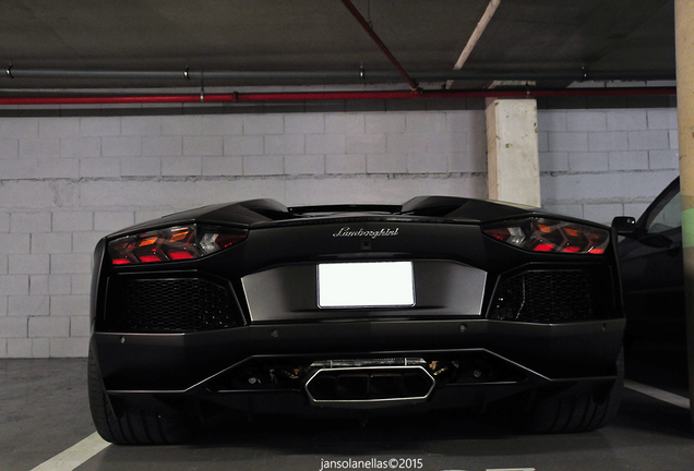 Lamborghini Aventador LP700-4 Roadster