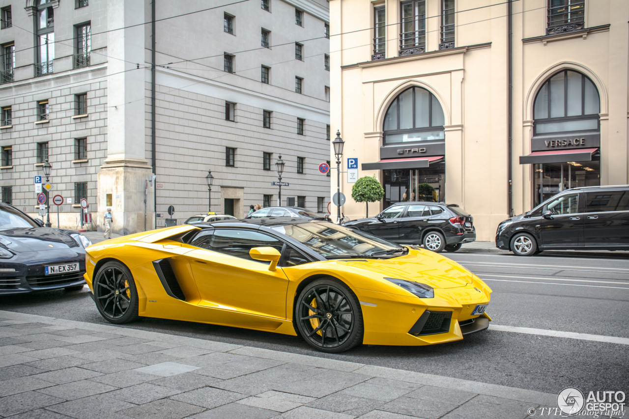 Lamborghini Aventador LP700-4 Roadster