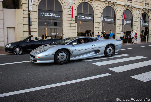 Jaguar XJ220