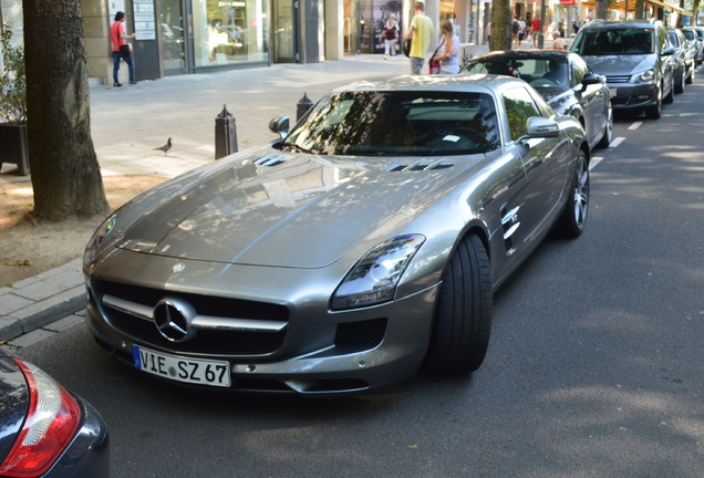 Mercedes-Benz SLS AMG