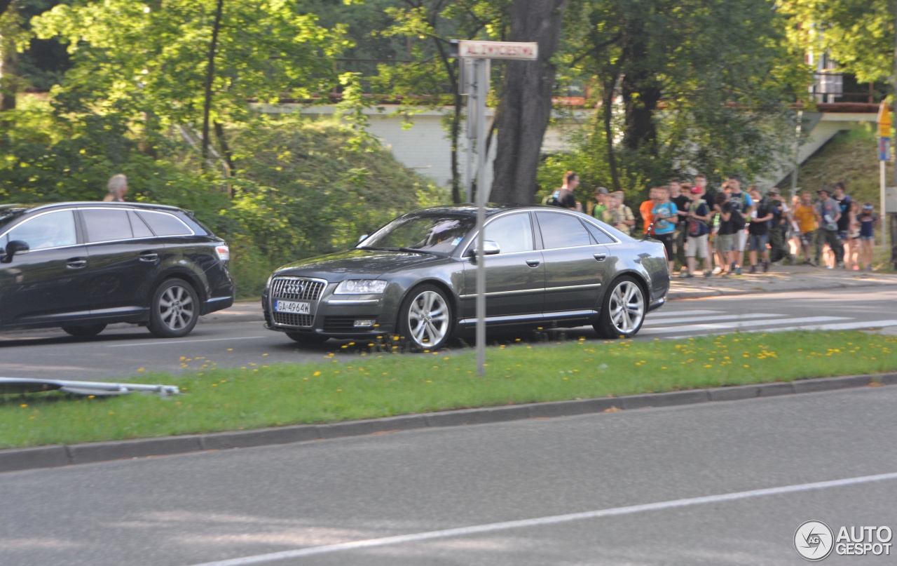 Audi S8 D3