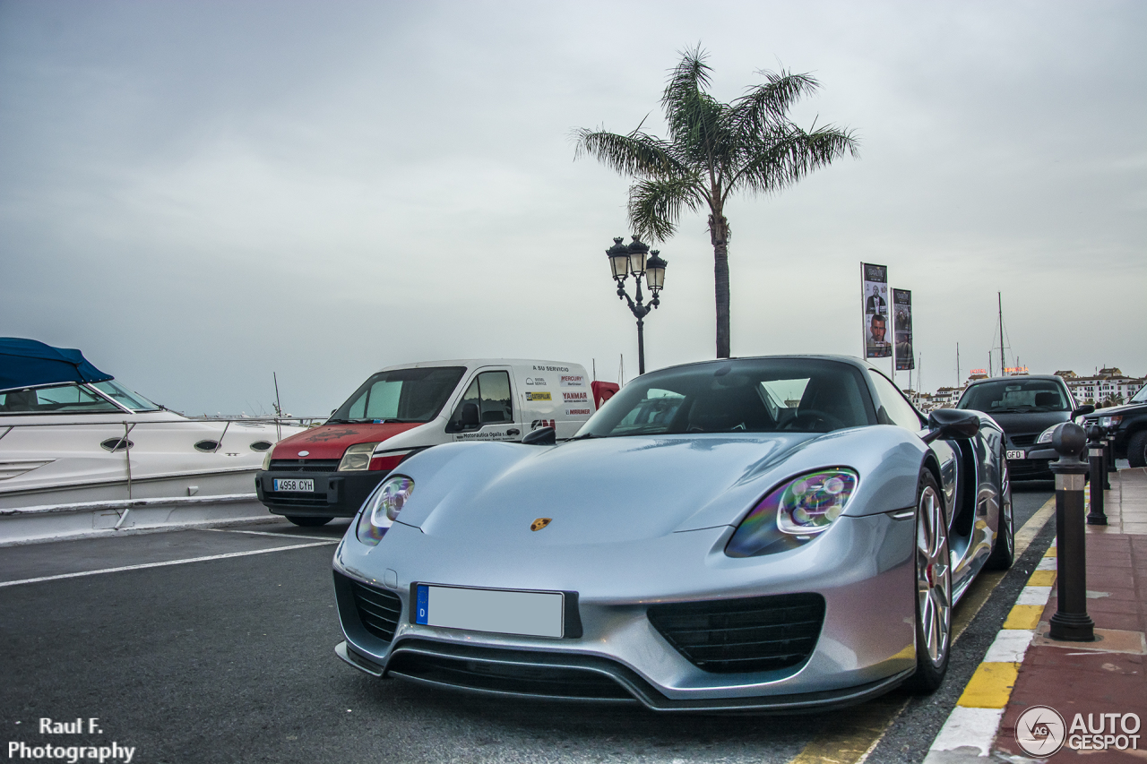 Porsche 918 Spyder Weissach Package