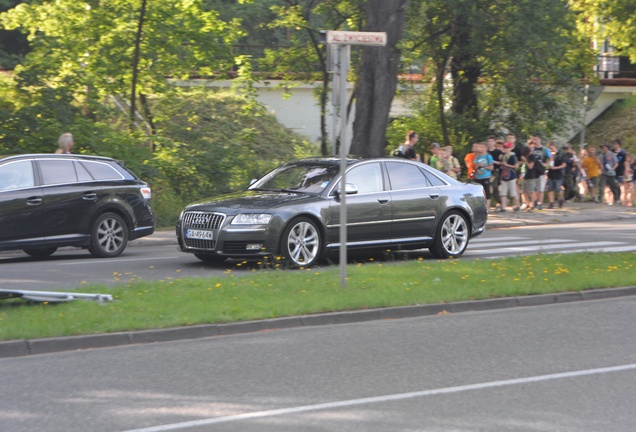 Audi S8 D3