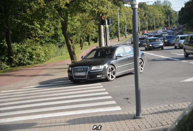 Audi S8 D3