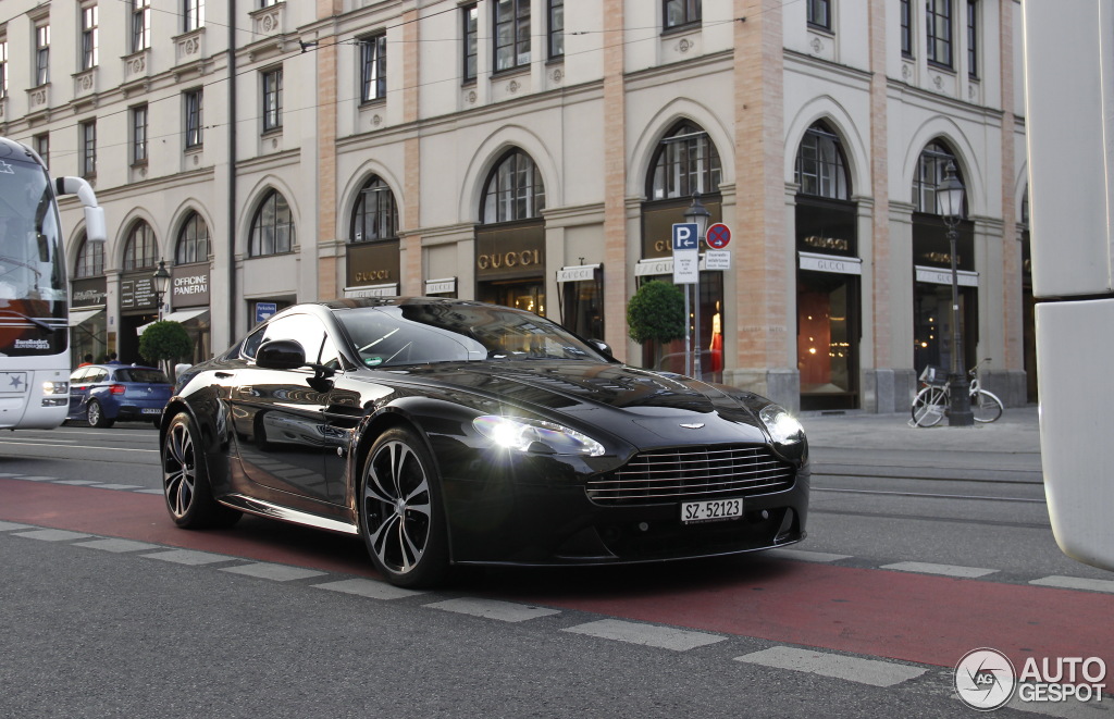 Aston Martin V12 Vantage