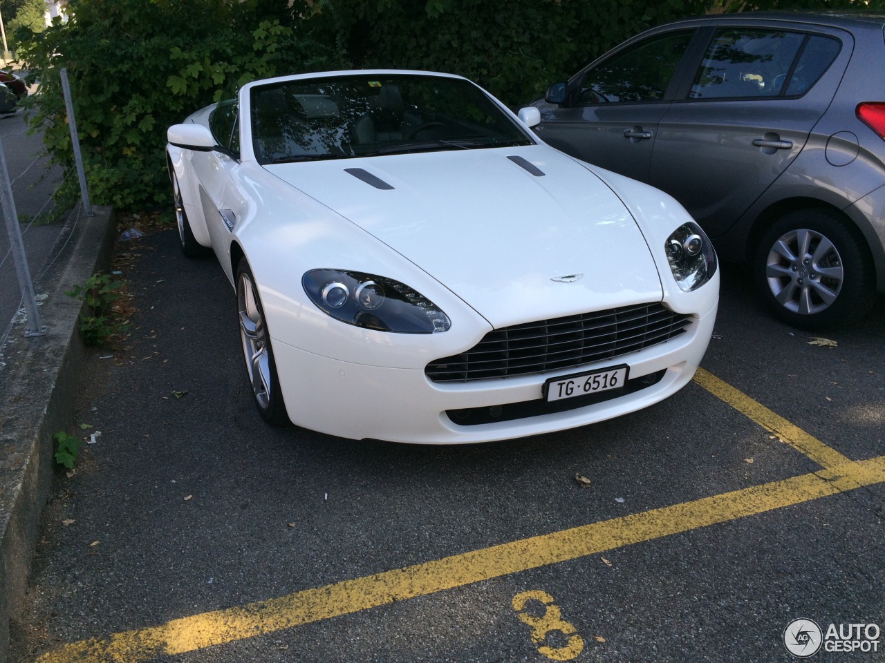 Aston Martin V8 Vantage Roadster