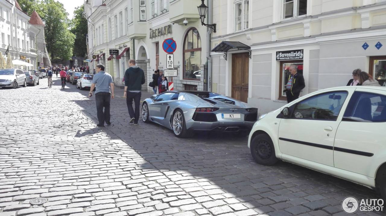 Lamborghini Aventador LP700-4 Roadster