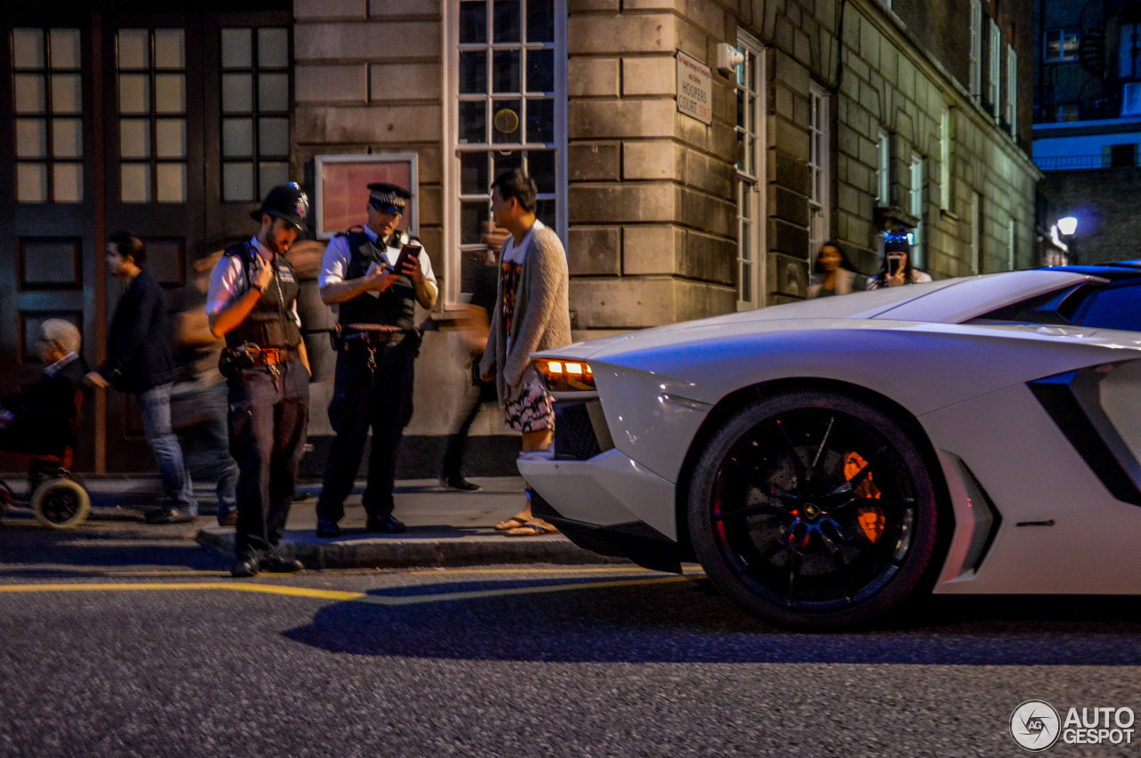 Lamborghini Aventador LP700-4 Roadster