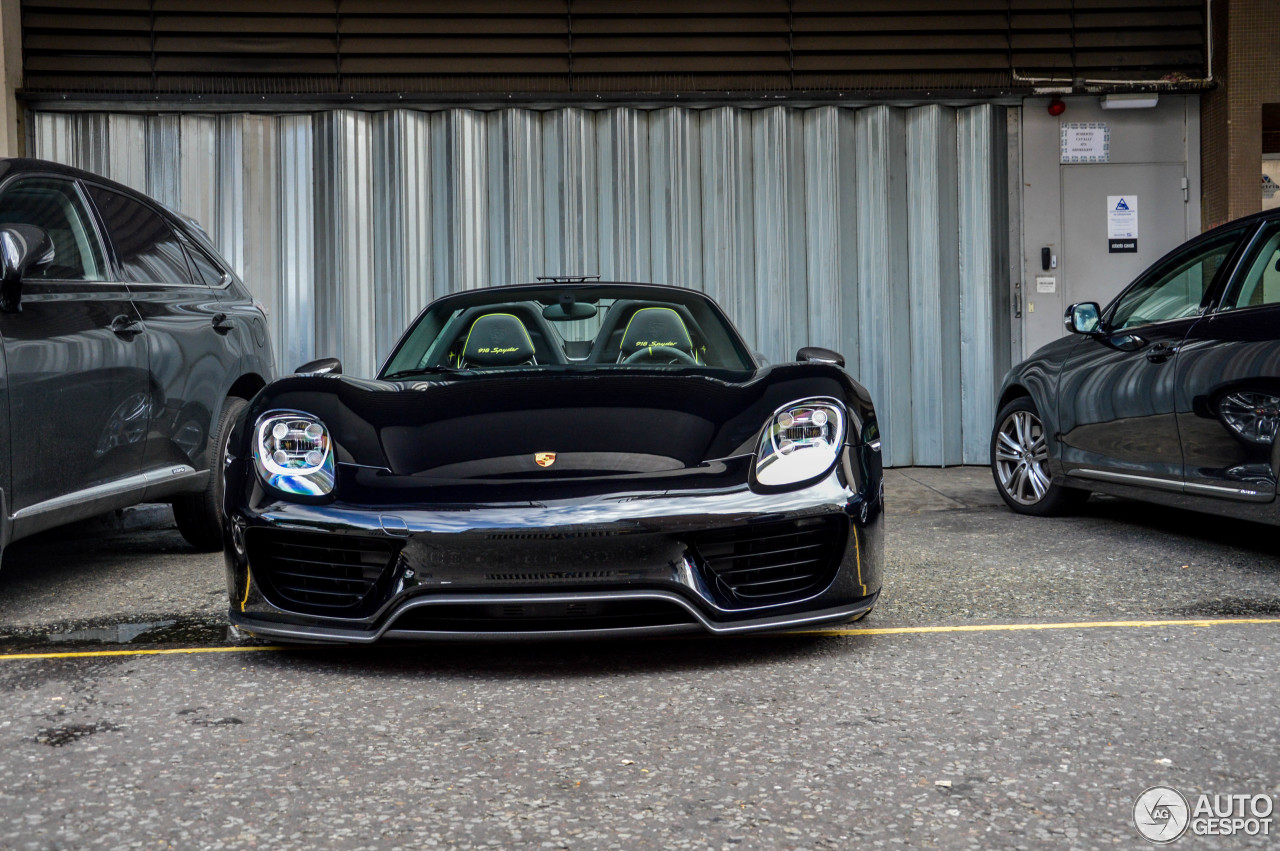 Porsche 918 Spyder Weissach Package