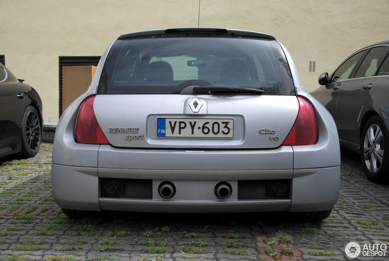 Renault Clio V6