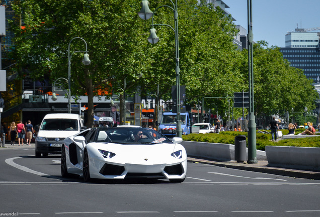 Lamborghini Aventador LP700-4 Roadster