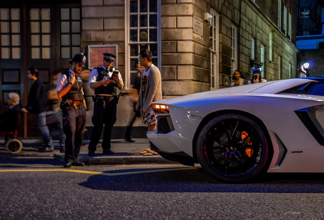 Lamborghini Aventador LP700-4 Roadster