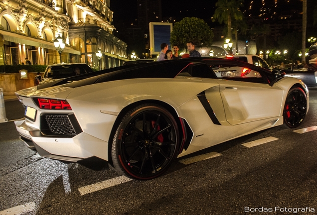 Lamborghini Aventador LP700-4 Roadster Pirelli Edition