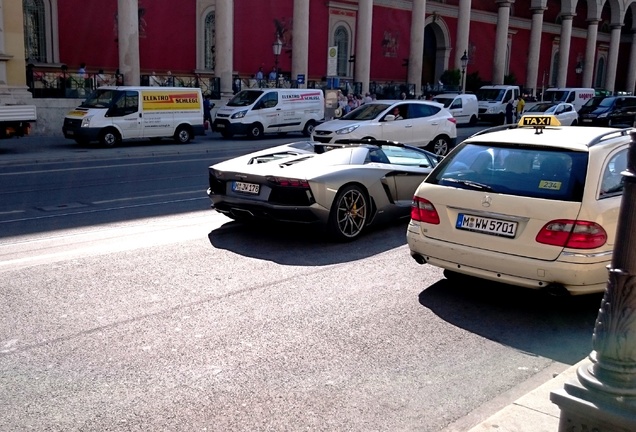 Lamborghini Aventador LP700-4 Roadster