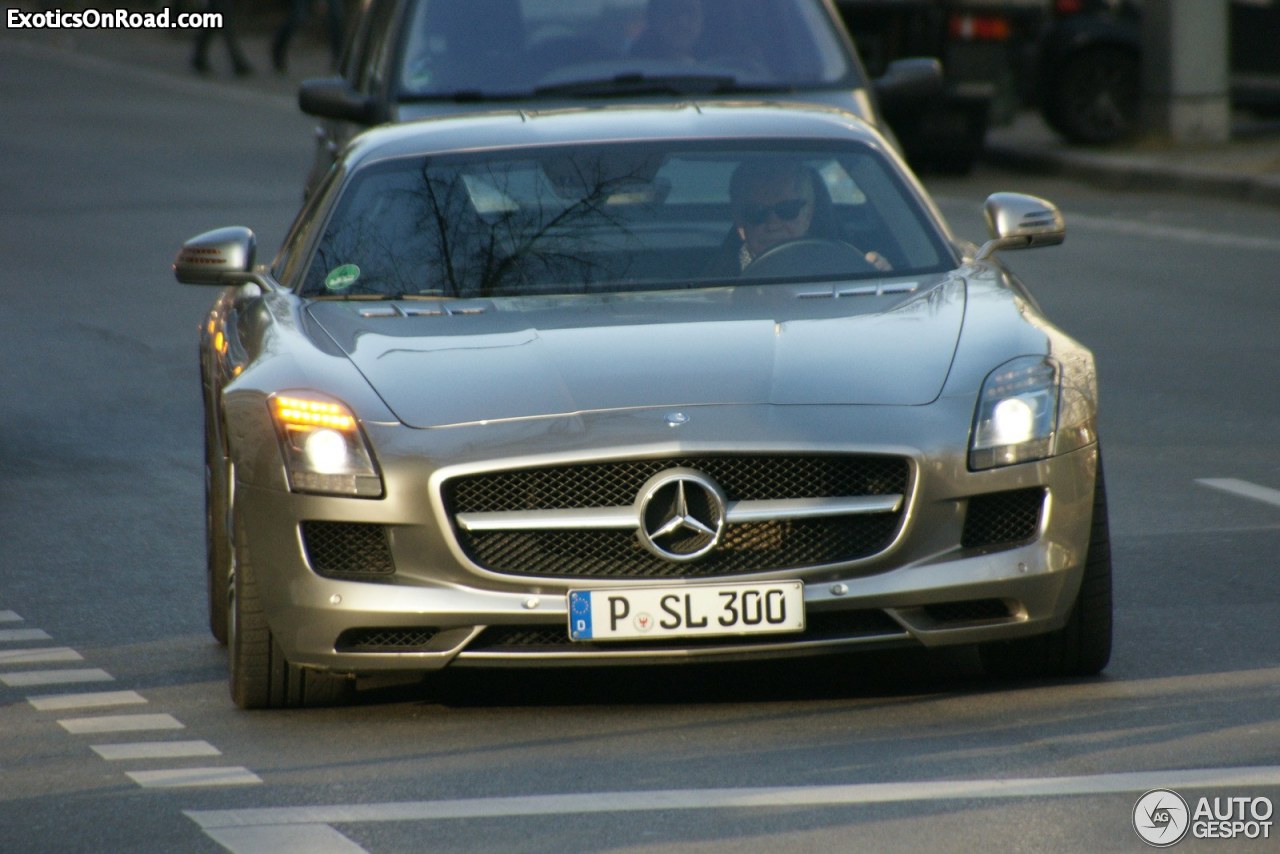 Mercedes-Benz SLS AMG