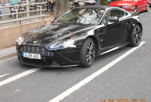 Aston Martin V12 Vantage Carbon Black Edition