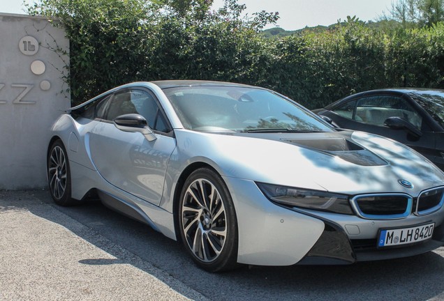 BMW i8