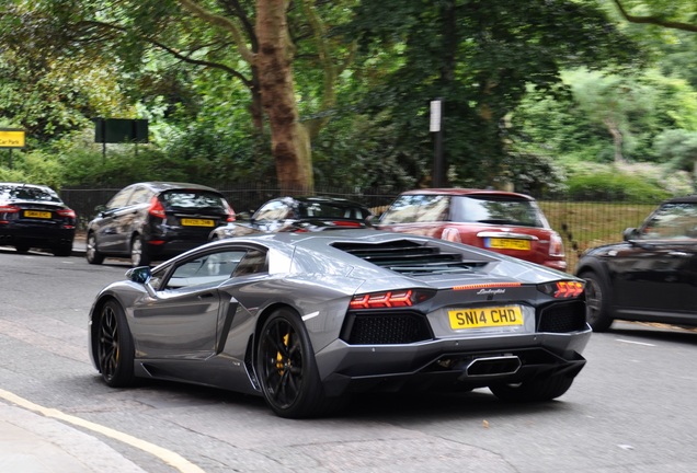 Lamborghini Aventador LP700-4