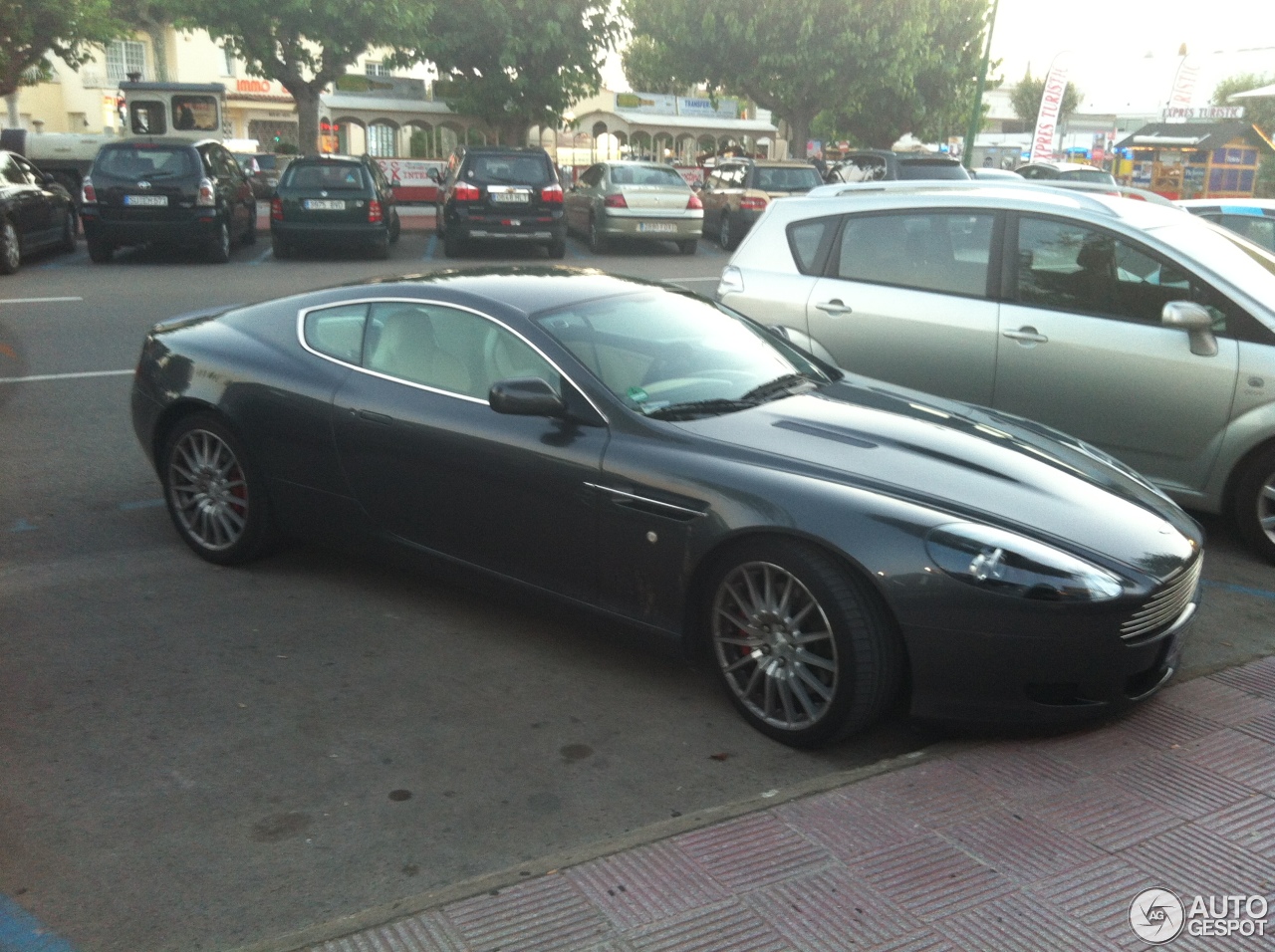 Aston Martin DB9