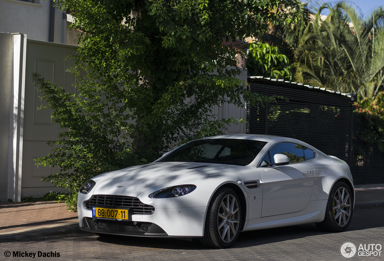 Aston Martin V8 Vantage 2012