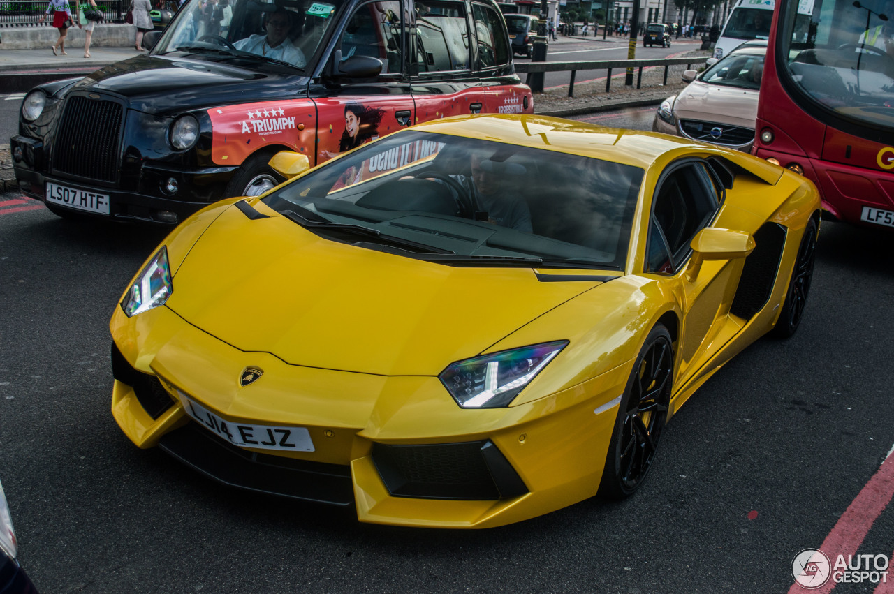 Lamborghini Aventador LP700-4