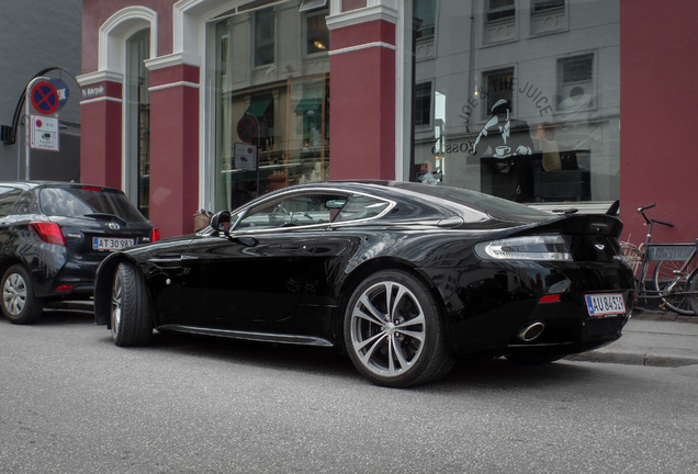 Aston Martin V12 Vantage